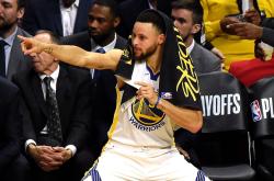 开云体育登录-猛龙主场告捷，创造历史纪录