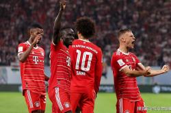 开云体育官方网站-拜仁慕尼黑大胜奥格斯堡，德甲榜首雄姿再现