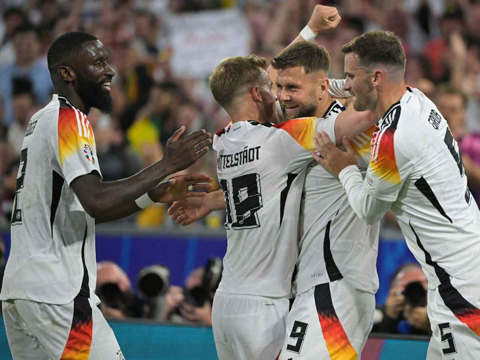 德国队战胜对手，晋级欧洲预选赛