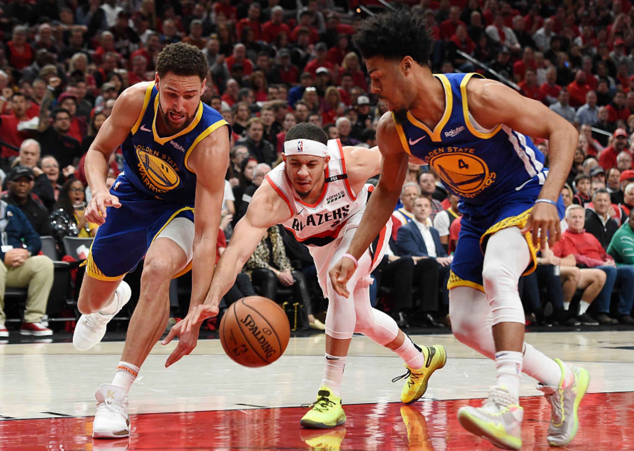 勇士客场力克开拓者重现雄风 勇士客场力克开拓者重现雄风