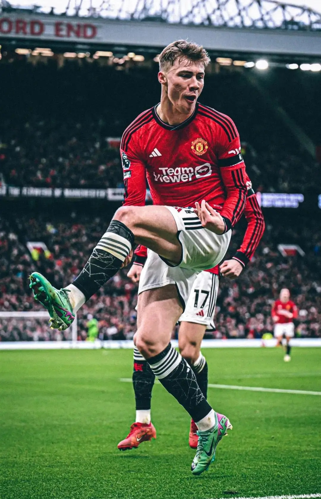 包含曼联vs西汉姆联大战即将打响，双方需争取积分的词条